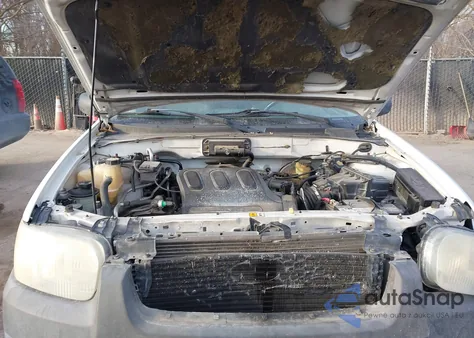 2004 Ford Escape Xlt z USA, uszkodzony, nr VIN 1FMYU93184KA72392